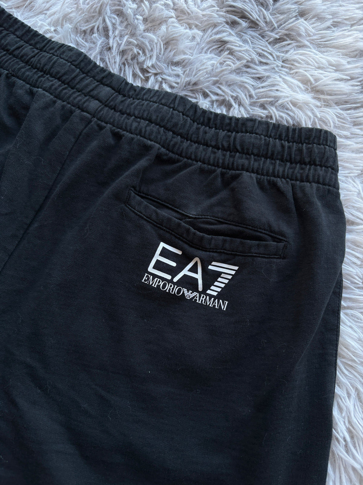EA7 Shorts (M)