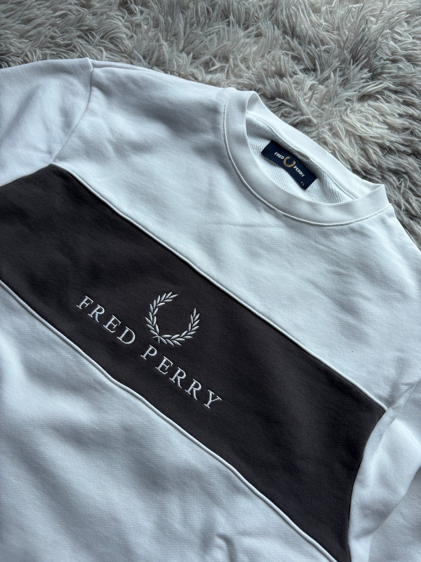 Fred Perry Sweater (XS-S)