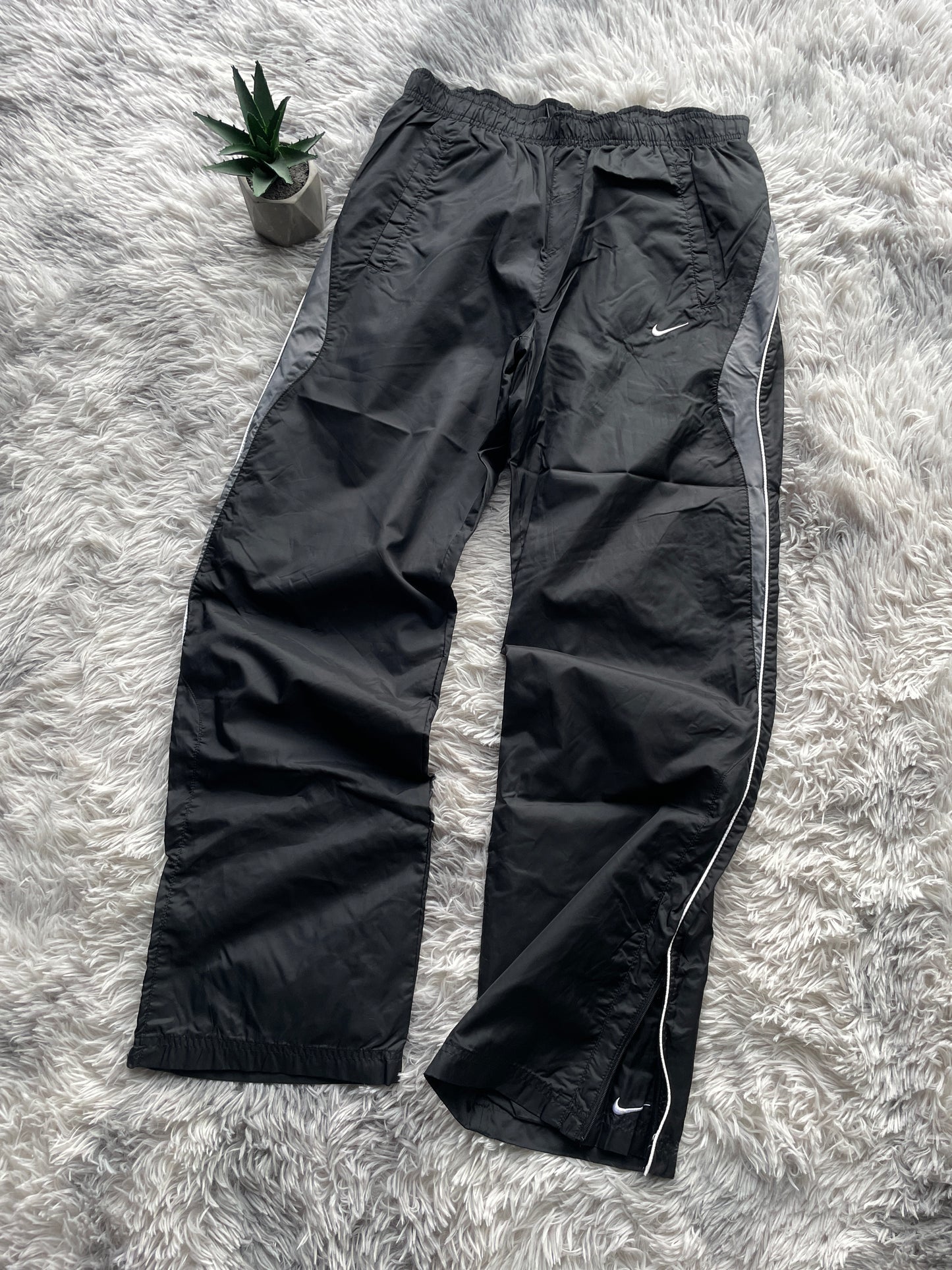 Nike Flared Trackpants (13-15 Jahren / 158-170cm)