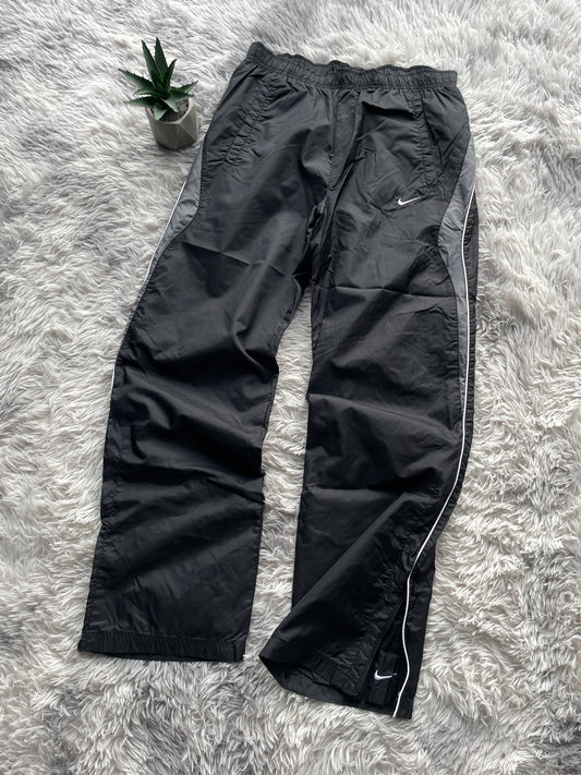 Nike Flared Trackpants (13-15 Jahren / 158-170cm)
